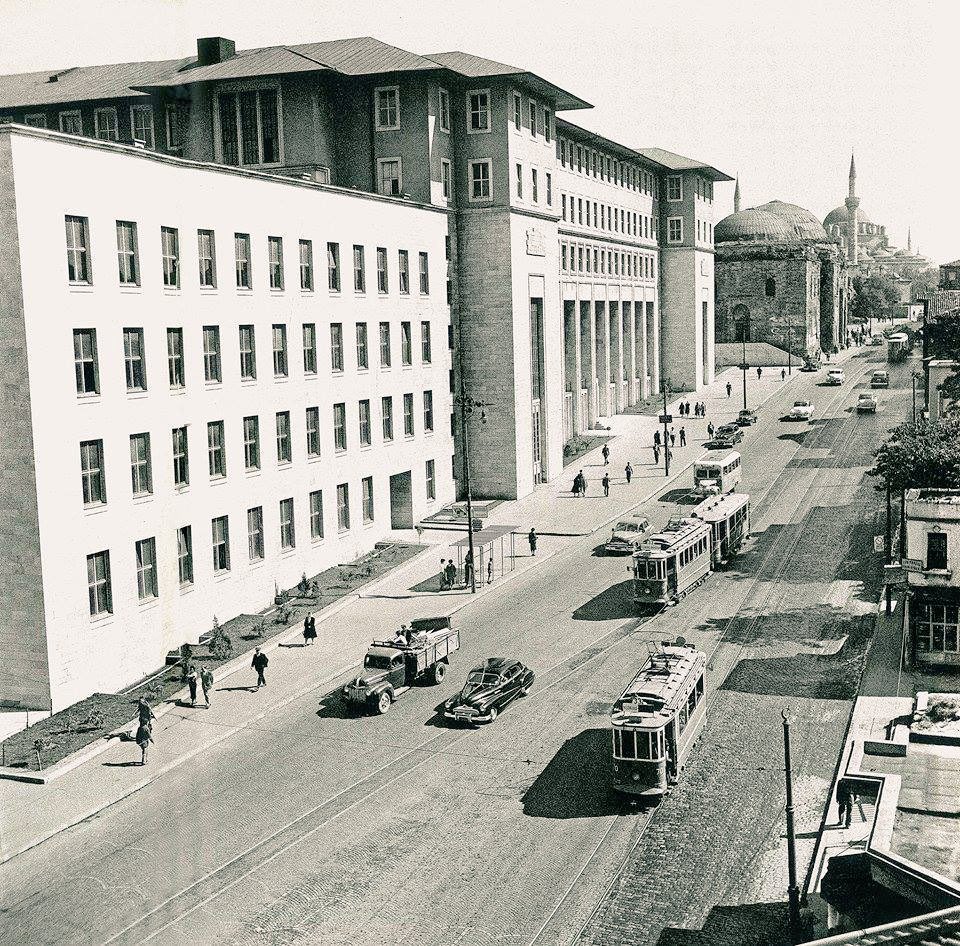 Laleli, Edebiyat Fakültemiz / 1957 #tbt #İstanbulÜniversitesi #tarihteİÜ