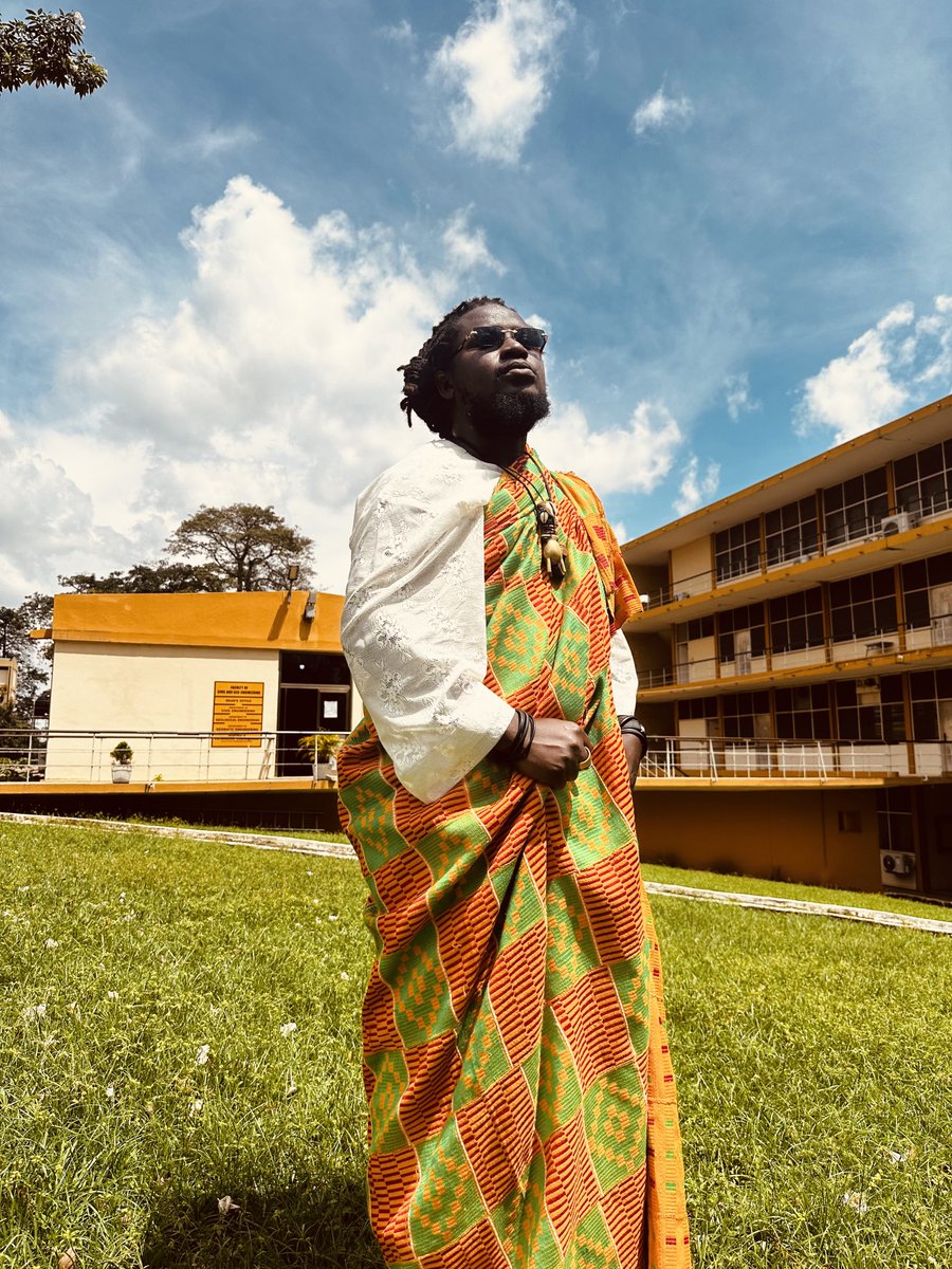 megborna's tweet image. Master of Fine Art (Painting and Sculpture) defence completed! I’m a hoarder; I hold on to things: stories, sketches, sounds; far too long. 
But not this one. 
Thank you, the Dept. of Painting and Sculpture at KNUST.

#megborna #mfa #artschool #blaxtarlines #KNUST #soundartist