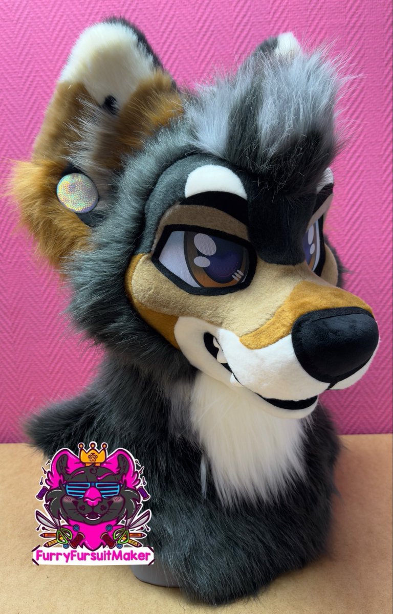 FurryFursuit_M's tweet photo. Björn the wolf 🍁🍂 https://t.co/nh5cL6hhFB