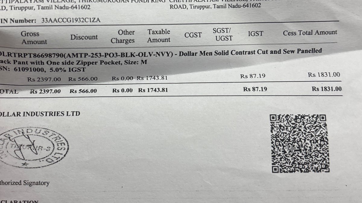 InaniShrey's tweet photo. @myntra you charged me 2000+ for this product even claiming discount given 
This bill was given in your packing only https://t.co/ouLXQcD3YP