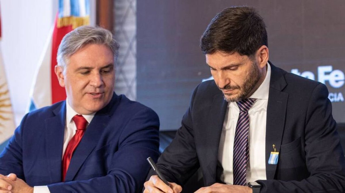 🇺🇸El gobierno de Milei entregó a Estados Unidos el paquete accionario de cuatro centrales hidroeléctricas clave :
📌Alicurá
📌El Chocón 
📌Cerros Colorados 
📌Piedra del Águila

El Decreto, contó con el respaldo de los cómplices Pullaro y Llaryora.