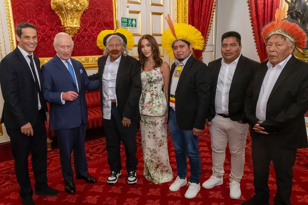 Yesterday I had the honor of meeting with King Charles and Cacique Raoni to chat about the importance of the Amazon and environment. In a humanity that now suffers the consequences of its own choices, the indigenous people and their relation with nature remind us that protecting