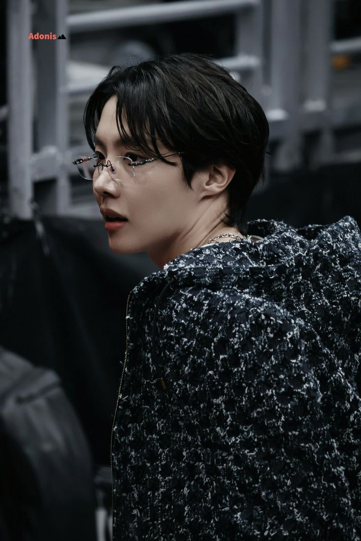 j-hope stream (@jhope_stream) on Twitter photo ๐ณ VOTE FOR J-HOPE 
1 retweet or tweet = 1 vote
I vote for #jhope at #2025MAMAVOTE ๐ณ VOTE FOR J-HOPE 
1 retweet or tweet = 1 vote
I vote for #jhope at #2025MAMAVOTE