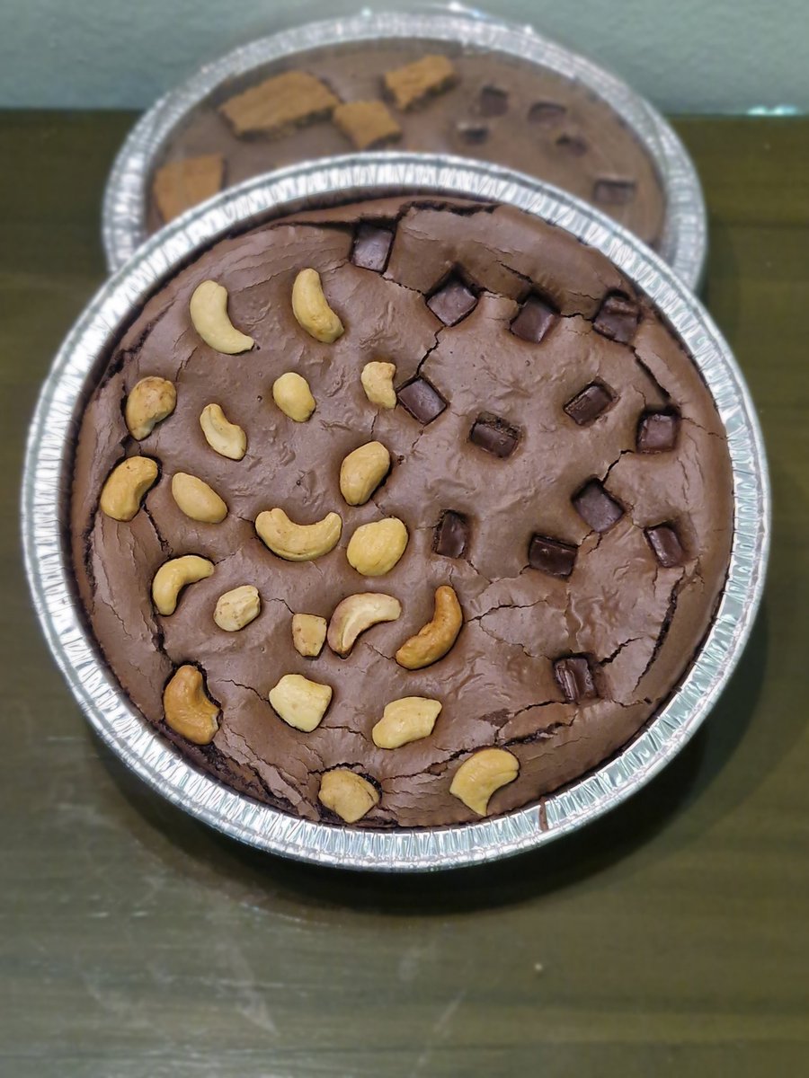 Jxssxlxn_'s tweet image. มีใครสนใจบราวนี่ถาดเล็กบ้างครับ ตอนนี้ทางร้านเปิดรับออเดอร์แล้วนะครับ ทักมาสอบถามทางเดมได้เลยครับ  #Cookwithโจส #SnackxJ0ss