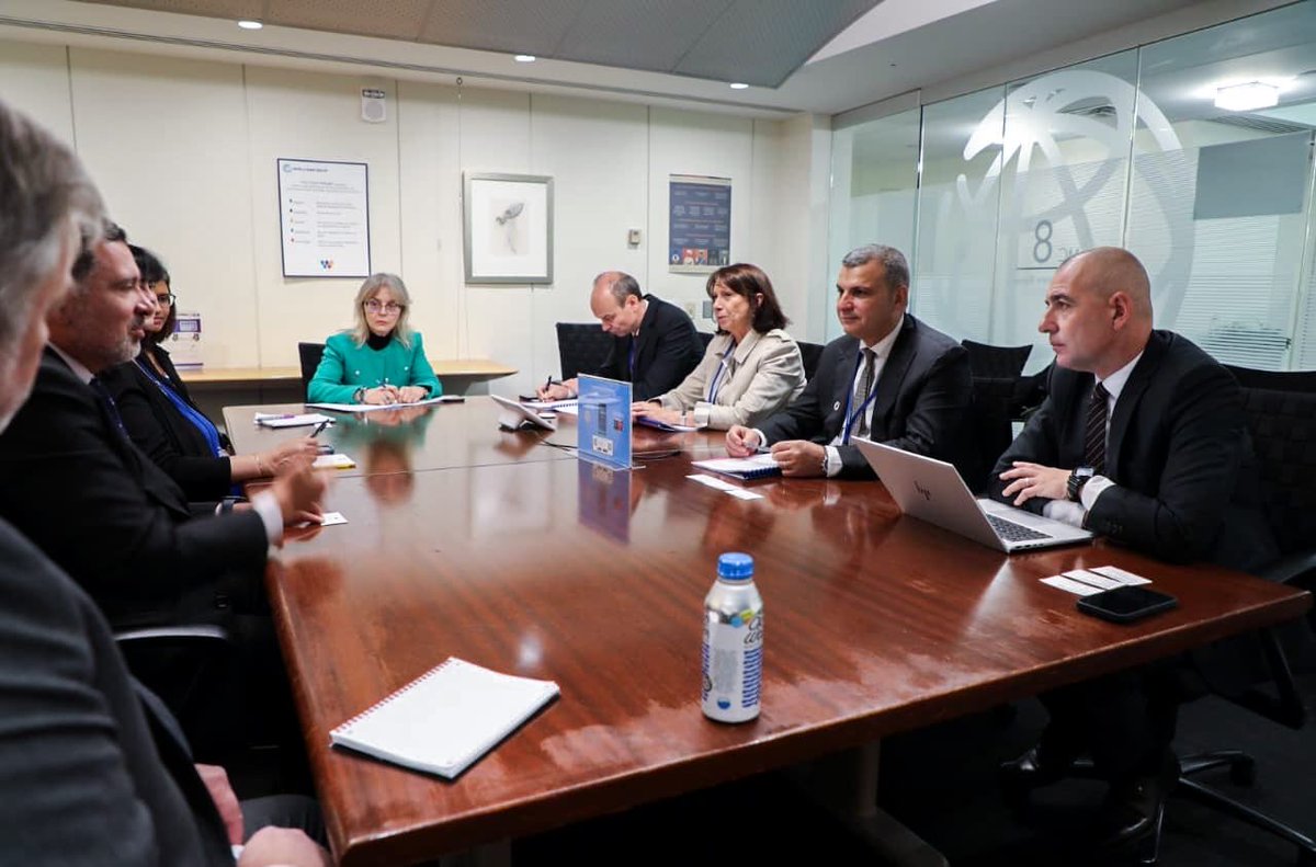bankashqiperise's tweet photo. Guvernatori Sejko në një takim me z. Marco Ruiz
 
Guvernatori Sejko zhvilloi një takim me z. Marco Ruiz, Drejtues i Ekipit të Këshillimit dhe Partneriteteve pranë Departamentit të Menaxhimit të Aseteve dhe Shërbimeve Këshilluese në Bankën Botërore.  
 
Në fokus të diskutimeve ishin projektet e ndryshme për menaxhimin e rezervave, zbatimin e politikës monetare dhe shërbimet e pagesave dhe transfertave. Rezervat valutore në rritje e Bankës së Shqipërisë, një tregues kyç i qëndrueshmërisë financiare të vendit, ofrojnë një garanci të rritur për investitorët e huaj.
 
Takimi u zhvillua në kuadër të Mbledhjeve Vjetore 2025 të FMN-së dhe BB-së në Uashington, DC, ku Banka e Shqipërisë përfaqësohet nga delegacioni i kryesuar nga Guvernatori Gent Sejko.