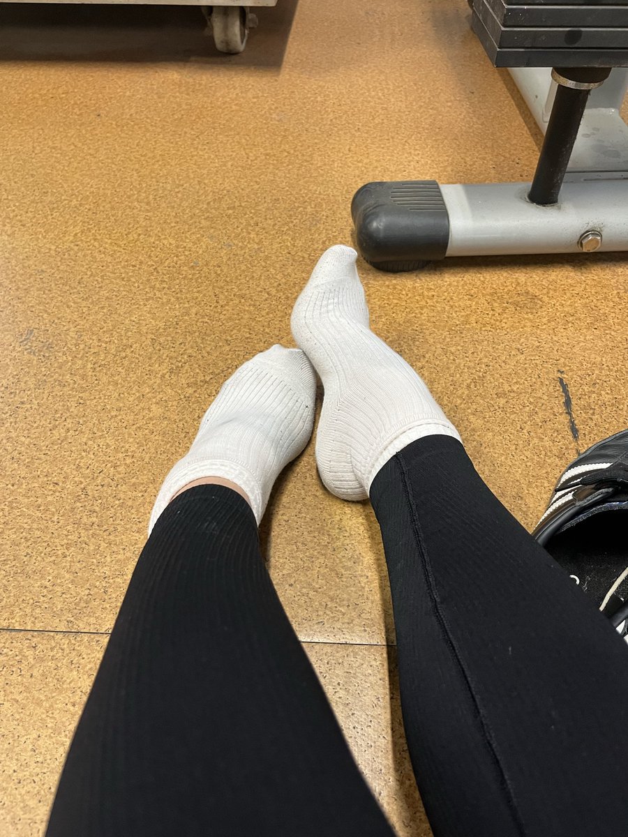 reemism_'s tweet image. I just destroyed my legs, now it’s your turn to destroy your balance 💋