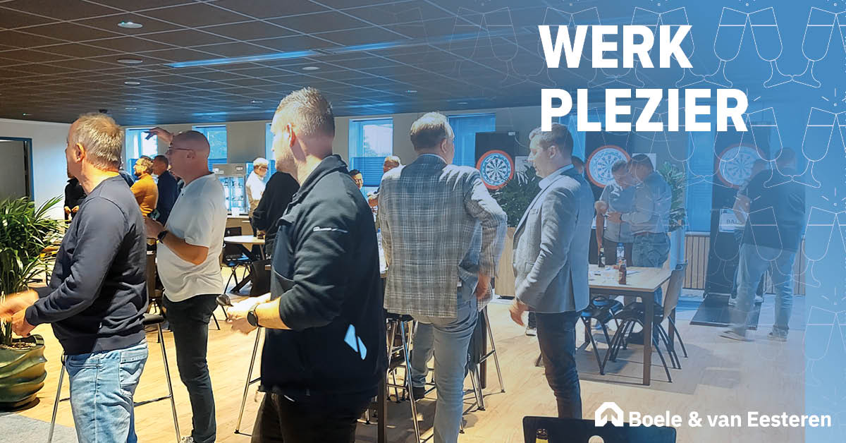 Werkplezier | Darttoernooi 2025
De pijlen vlogen door de lucht tijdens een zinderend toernooi. Natuurlijk was er ook ruimte voor gezelligheid: het bittergarnituur maakte de borrel compleet. Dank aan de personeelsvereniging voor de organisatie! Tot het volgende toernooi!