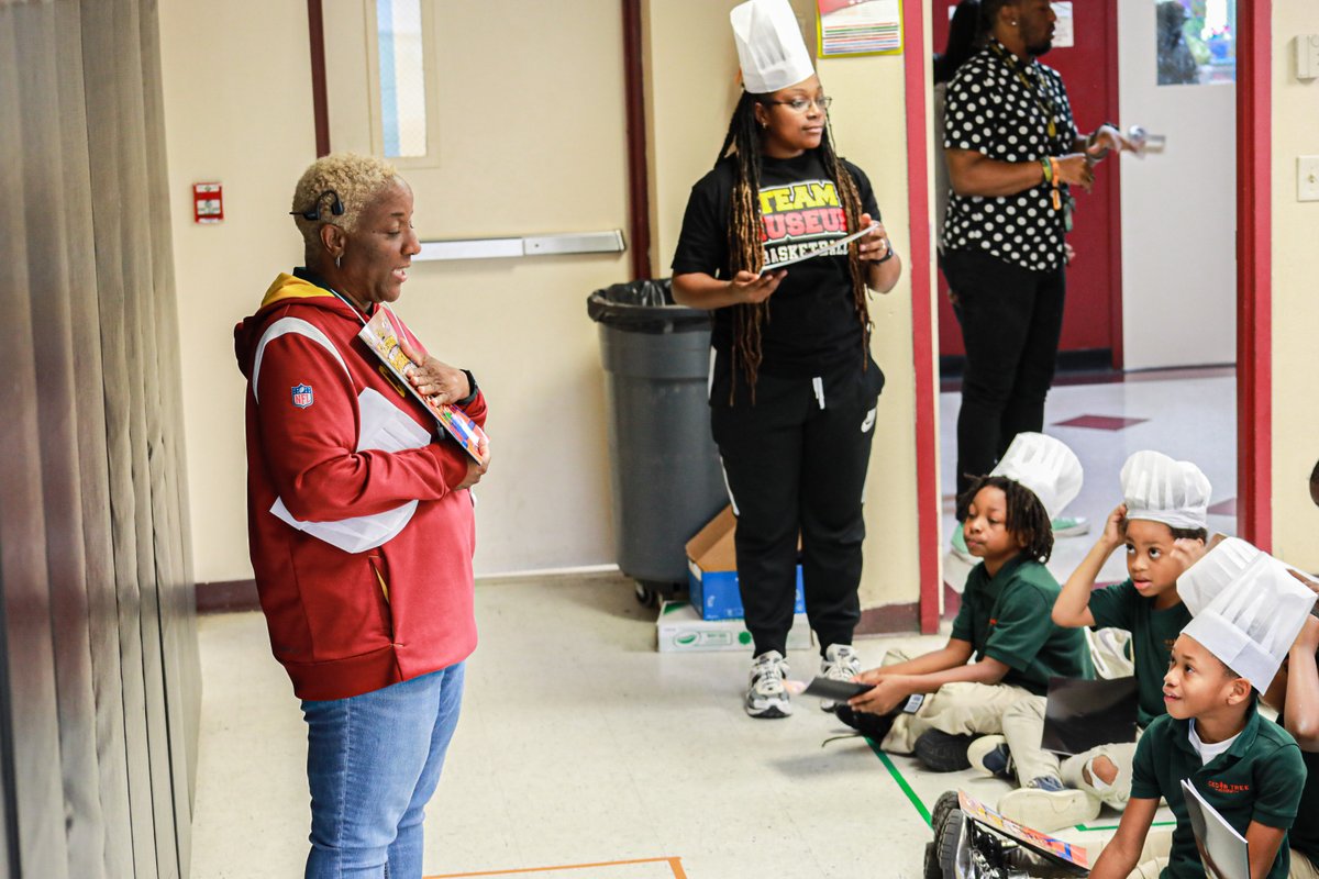 CedarTreeDC's tweet image. Thank you to celebrity chef @ChefAnthonyDC for visiting Cedar Tree Academy and reading “The Classroom Potluck”! You inspired our students and sparked the creativity of our future little chefs.

#CedarTreeAcademy #FutureChefs #ChefAnthonyDC #LTLT