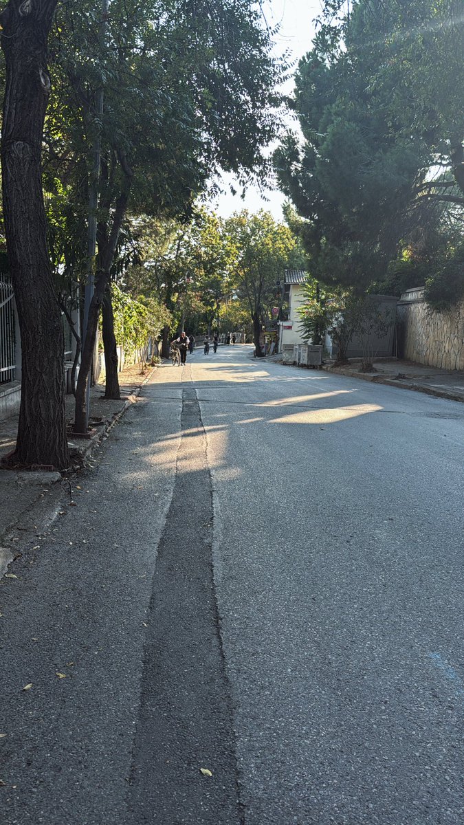 1sdktrk's tweet photo. Her şey yavaşlar; günler kısalır, sesler azalır. https://t.co/zR4JU7GKKN