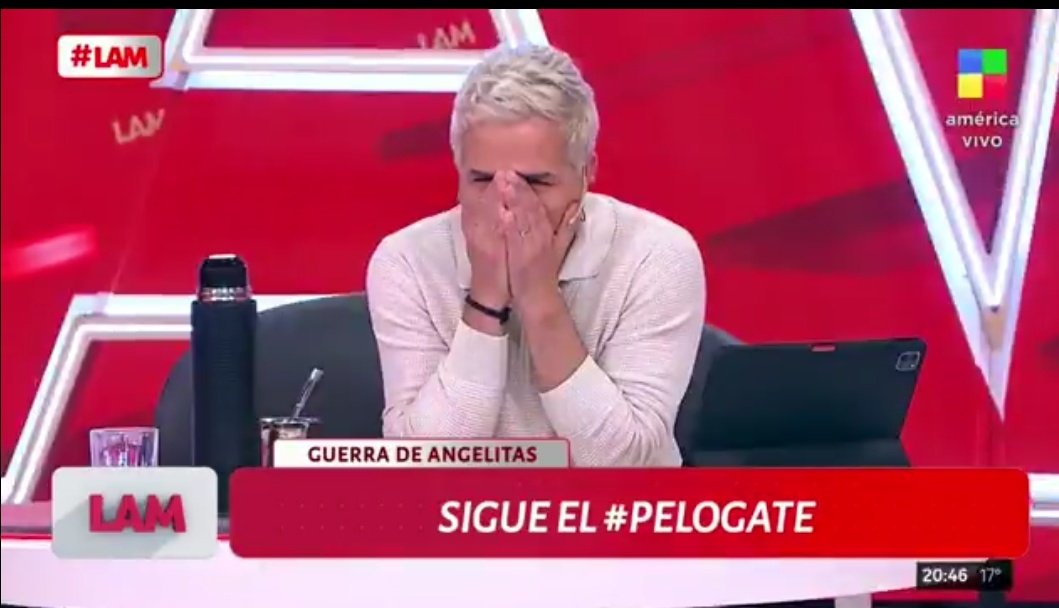 Mauro está atacado porque a Maxi López le va muy bien en MasterChef y todos los comentarios hacia el son Positivos, entonces que hizo, mando a su contratada a que salga a ensuciarlo mediaticamente con cualquier boludez ... El nivel de narcisismo es extremo!!!! Basta!!
