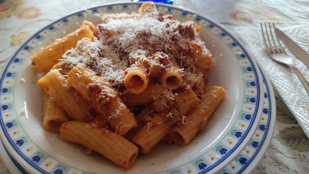 Una foto per due piatti ( uguali identici ) pork 🐷🐽 of the match  😂😂😂