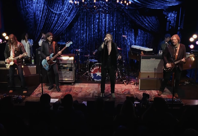 BLABBERMOUTHNET's tweet image. THE BLACK CROWES Celebrate 30 Years Of 'Amorica' With Filmed Performance For 'Recorded Live At Analog' On PBS blabbermouth.net/news/the-black…