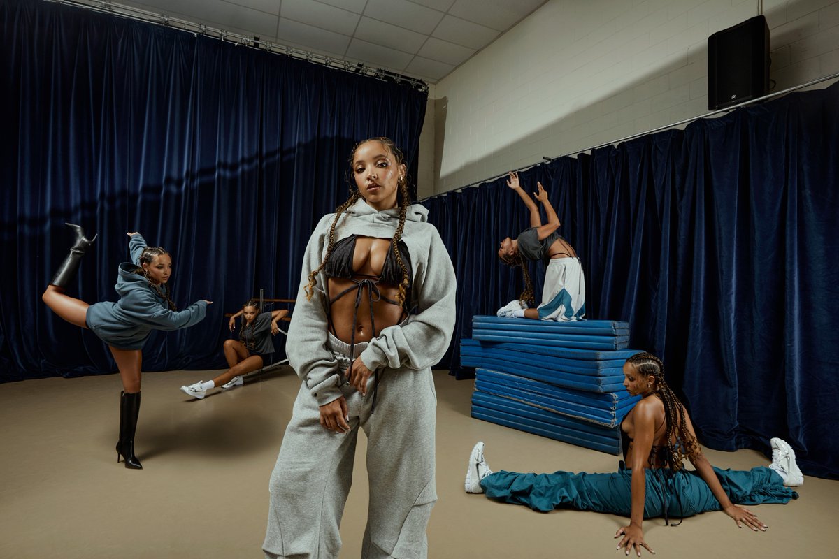 Tinashe's tweet image. FIRST POSITION is available now!
SHOP : https://creatoriq.cc/3KLw1vW
Mix and match your favorite styles, and colors— Go grab your favorite pieces today while you can !