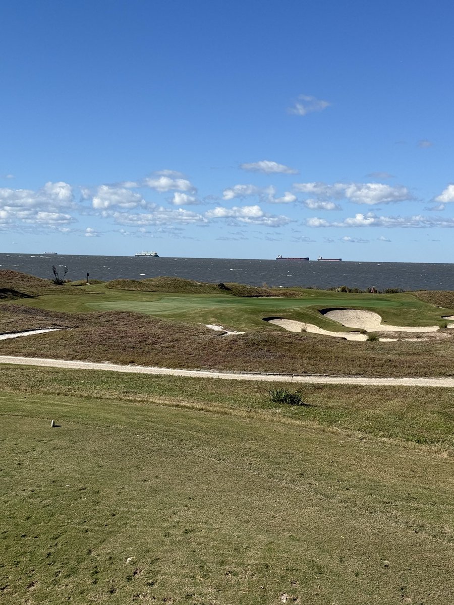 Plisken2112's tweet photo. Fall golf is looking good right now! Probably have to do some quality control this afternoon . #esva #baycreek #nicklausdesign https://t.co/21oGhKKnFG
