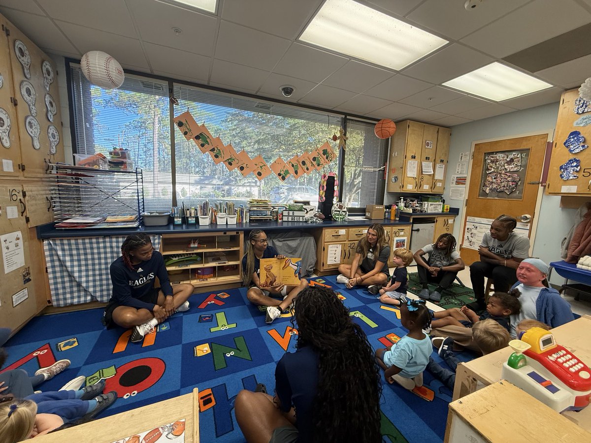 GSAthletics_WBB's tweet image. Spent the morning reading and singing with the little ones at our on campus Child Development Center! Thanks for having us! 💙

#HailSouthern