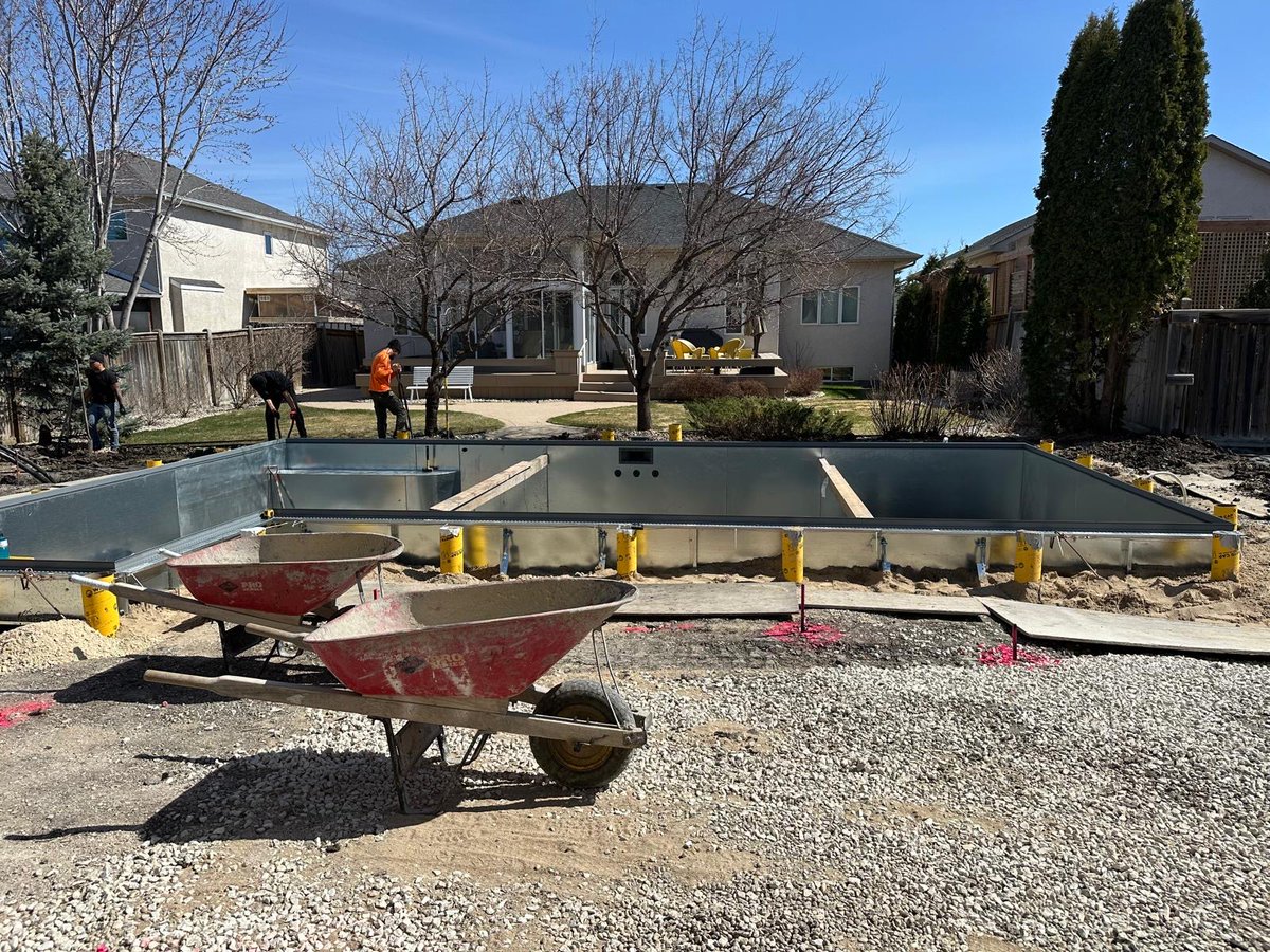 deck_city's tweet image. A complete backyard transformation - from the first dig to a beautiful finished pool!

#PoolInstallation #BackyardTransformation #DeckCity