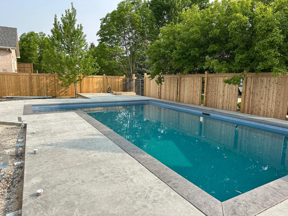 deck_city's tweet image. A complete backyard transformation - from the first dig to a beautiful finished pool!

#PoolInstallation #BackyardTransformation #DeckCity