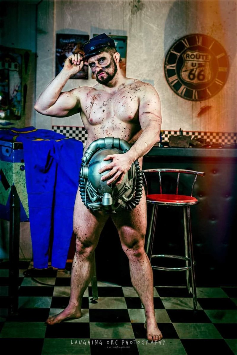 ChrisMason316's tweet photo. The Raiders didn't leave me with much.
Ph @laughingorc
#cosplay #cosplayer #art #Photoshoot #cosplayphoto #comiccon #fitness #Bodybuilding #costume #tvshow #game #bethesda #fallout #fallout4 #falloutfit #fallout76 #vaultdweller #boudoir #muscle #postapocalyptic https://t.co/xKNdp8XeTN