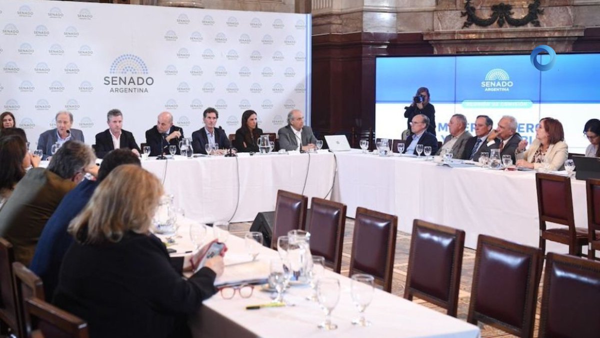 El Gobierno impulsa una nueva ley de biocombustibles con cortes graduales (15 % etanol, 10 % biodiésel) y transición al mercado libre en 2032.

goo.su/l1WUu