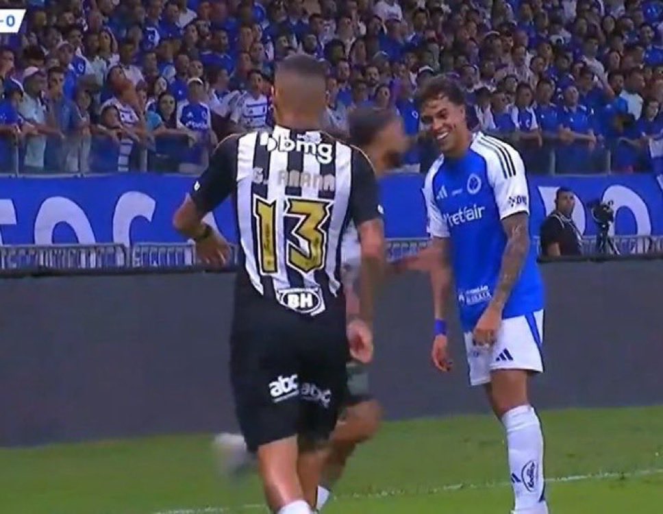 “Aiiiin, queria ver ele fazer isso com o Lyanco!”

Amigo, com o Lyanco em campo o KJ fez 3 gols e ainda riu na cara dele! 

🤫🤫🤫