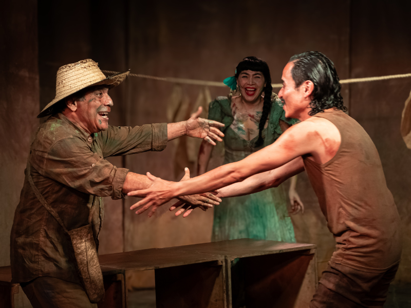 En temporada LA CAÍDA DE LAS ÁGUILAS, escrita y dirigida por Paola Andrea Guarnizo Latorre. Más info en la sección Cartelera Teatral de Kioskoteatral.com: kioskoteatral.com/cartelera-teat…