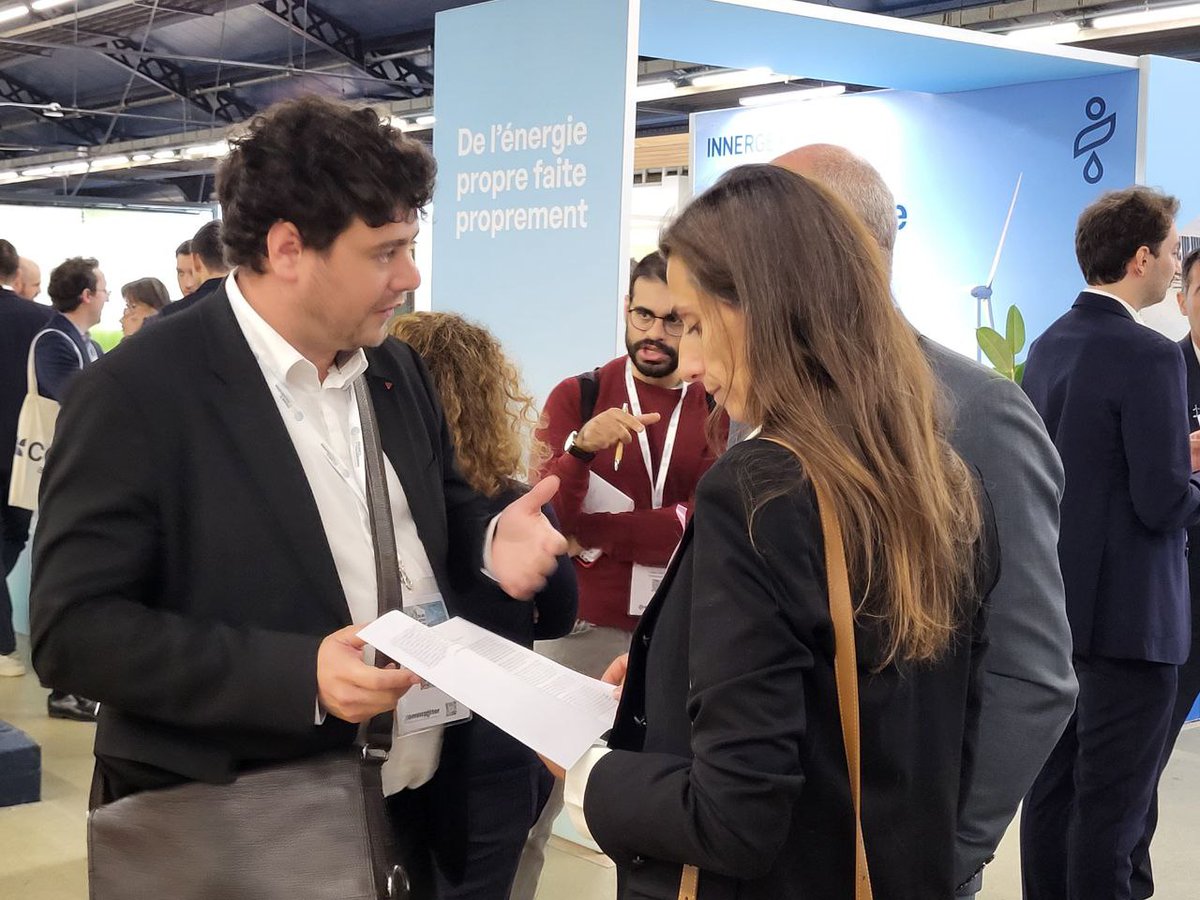 Présent hier aux côtés des entreprises des énergies renouvelables. Plus que jamais, il faut la planification écologique plutot que le blocage macroniste. L'occasion de présenter ma proposition de loi pour soutenir l'éolien en mer et ses emplois !
#CNFR25

assemblee-nationale.fr/dyn/17/textes/…