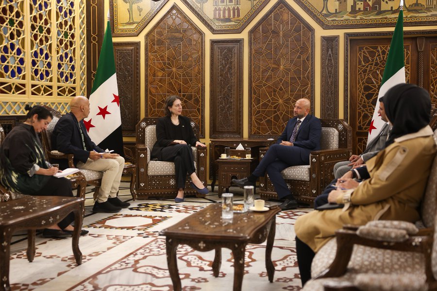 آن سنو في اجتماعها مع وزير الطوارئ والكوارث رائد الصالح