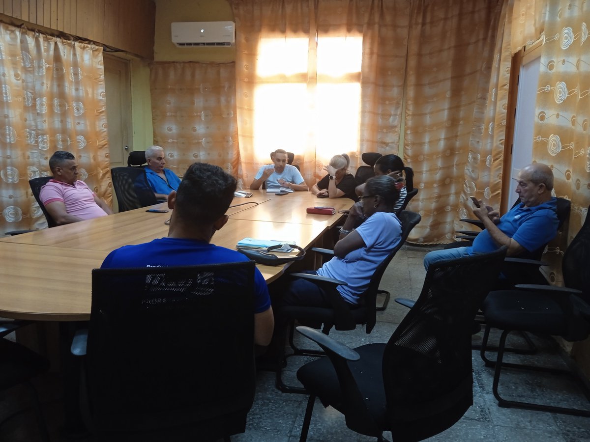 prosacuba's tweet image. ¡Juntos, por nuestro presente y nuestro futuro! 📷
Ariel, joven Especialista Informático, asume una tarea de gran importancia: la Secretaría del Núcleo del PCC sección de oficinas, cuenta con la guía y  la experiencia de Amaury, Sec Gral de #PROSA

#SemanaDeLaReserva