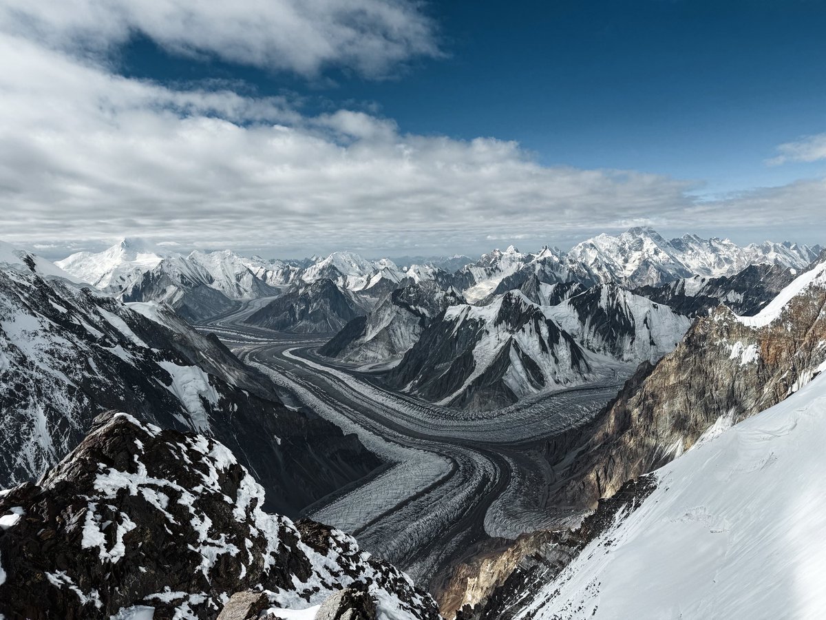 8000ers in Pakistan – The Majesty of the Karakoram

Home to four of the world’s mighty 8000m peaks—K2, Broad Peak, Gasherbrum I, and Gasherbrum II—the Karakoram Range in Pakistan offers a truly different experience from the Himalayas. From its dramatic landscapes to the rich