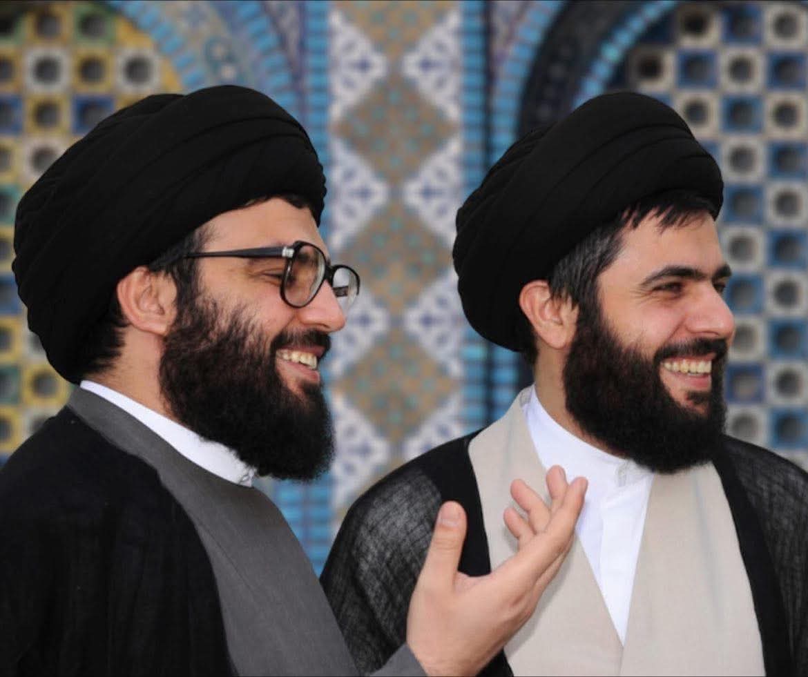 اللؤلؤُ والمُرجان، كِلاهُما آيةٌ في الجمالِ❤️‍🩹.