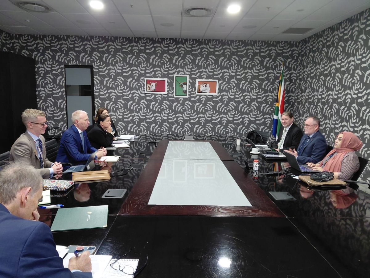 IrlEmbPretoria's tweet photo. Minister of State @timmydooley and Minister Dion George meeting en marge of the G20 Environment and Climate Sustainability ♻️ Ministerial meeting, discussing G20 and marine planning, and conservation, including tackling the illicit wildlife trade.

🇮🇪🤝🇿🇦 https://t.co/t2tBJb5vOw