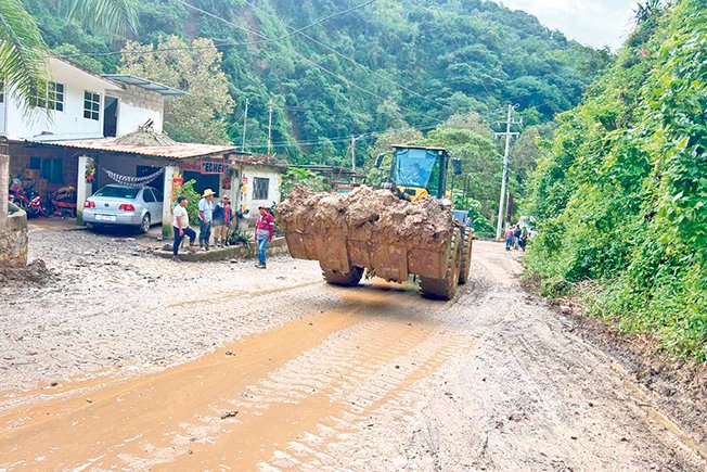 CronicaHidalgo's tweet image. 📌Continúa SIPDUS desalojo de material producto de los derrumbes y deslaves
Sigue la Secretaría de Infraestructura Pública y Desarrollo Urbano Sostenible (SIPDUS) con desalojo de material producto de derrumbes y deslaves en caminos y carreteras...
cronicahidalgo.com/2025/10/16/con…