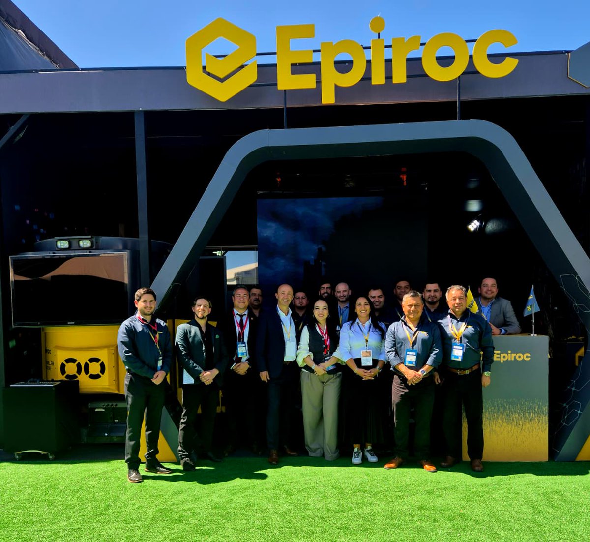 En el marco de FOREDE 2025, compartimos con el equipo de Epiroc, reforzando la alianza que impulsa el trabajo colaborativo entre proveedores y la gran minería.

💡 Desde APRIMIN seguimos promoviendo el valor de conectar y generar oportunidades conjuntas.

#APRIMIN #FOREDE2025