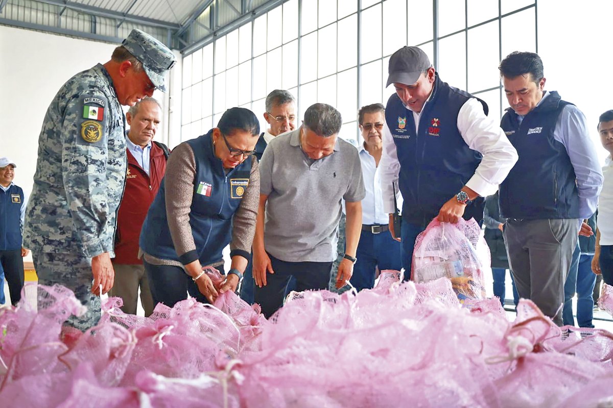 CronicaHidalgo's tweet image. 📌Supervisa Segob y Menchaca, colecta de víveres en Pachuca
El gobernador de Hidalgo, Julio Menchaca Salazar recibió a la titular de la Secretaría de Gobernación, Rosa Icela Rodríguez Velázquez, con quien supervisó la logística para entrega de víveres...
cronicahidalgo.com/2025/10/16/sup…