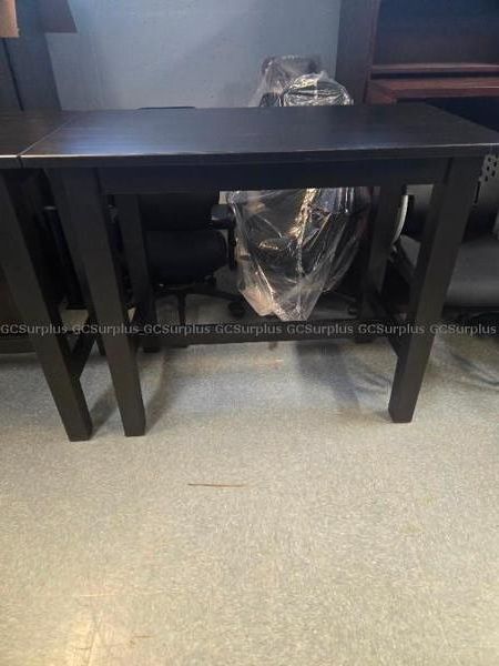 GCSurplus_PSPC's tweet image. Hosting just got easier! 🏡🍽️

These 2 stylish dinette tables with 8 matching chairs are perfect for dinner parties, holiday feasts or game nights. Check them out on #GCSurplus and add charm, comfort and extra seats to your space ➡️ ow.ly/CAh450Xcxww