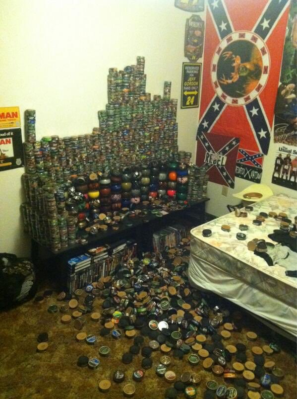 KeyLock__'s tweet image. “Sorry sir, could you repeat that policy number for me?”

“Yessum ma’am… it gone be three 0s, followed by an S as in Shtonewall Jackson—bless his heart…then a 1 and a 5 like in that dadgum 15th amendment.  Then a B as in Brother… save your flag we gone riiiise again, yee-yee❗️