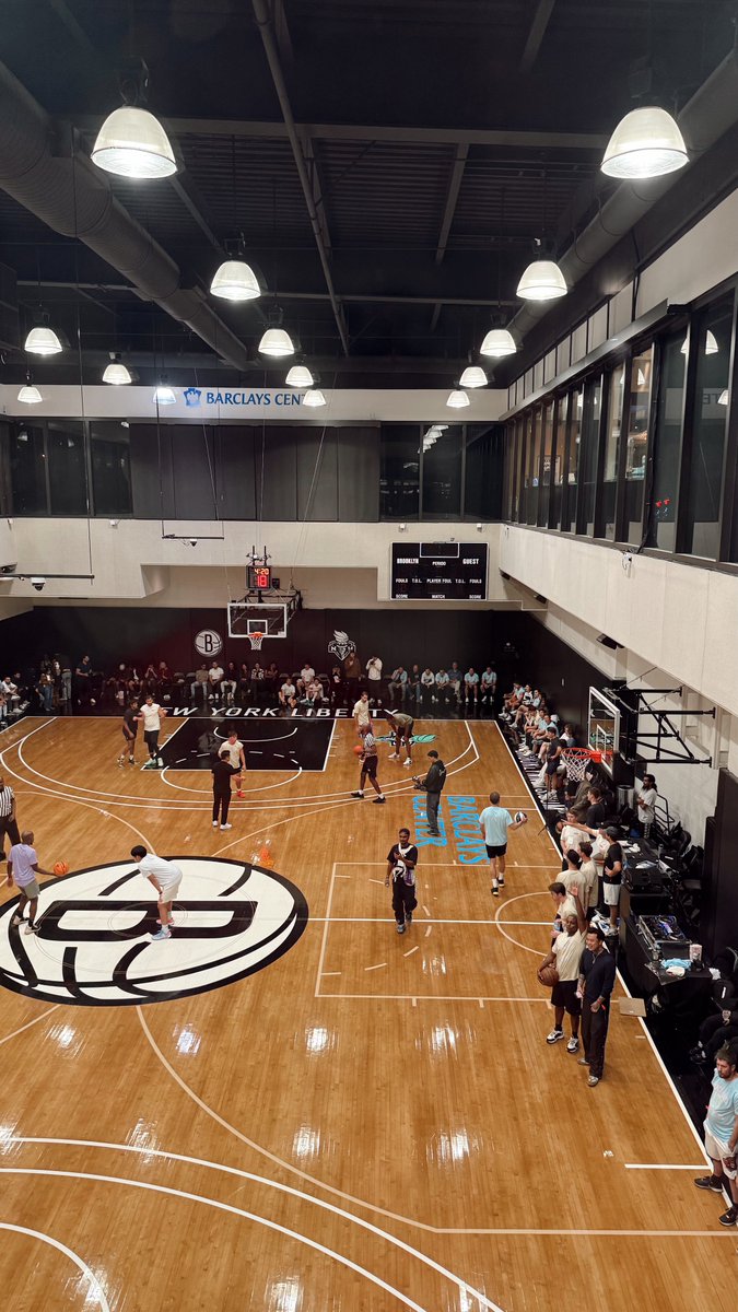 meeshtn's tweet photo. how it started vs. how it ended

feat: @barclayscenter @poymeetsworld @hawaiianft @JillP921 @alexaisonchain @cryptowithjojo https://t.co/nvCUYxNJI9