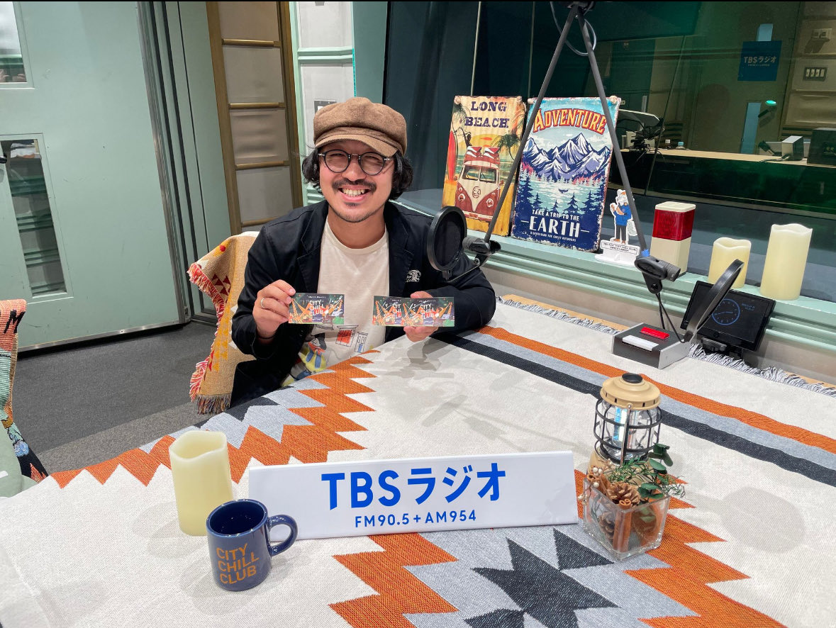 CITY_CHILL_CLUB's tweet photo. 【プレゼント】
THE CHARM PARKさんのサイン入り番組ステッカーを抽選で3名様にプレゼント！

応募方法は
@CITY_CHILL_CLUB
 をフォロー
+
このポストをいいね&amp;リポスト
+
下記応募フォームより情報入力
https://t.co/p2lbKib651
で完了！

〆切 10/31
@thecharmpark https://t.co/zBDgUC2Z1y