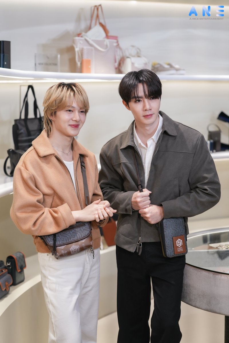 aniceentertain's tweet image. "ซี พฤกษ์ - นุนิว ชวรินทร์" ร่วมงานเปิดตัว LYN INFINITE MEN'S Collection พร้อมเปิดตัวแคมเปญล่าสุด “The Perfect Match” ✨️
#LYNxZeeNuNew
#ZeePruk #NuNew
#ZeeNuNew
