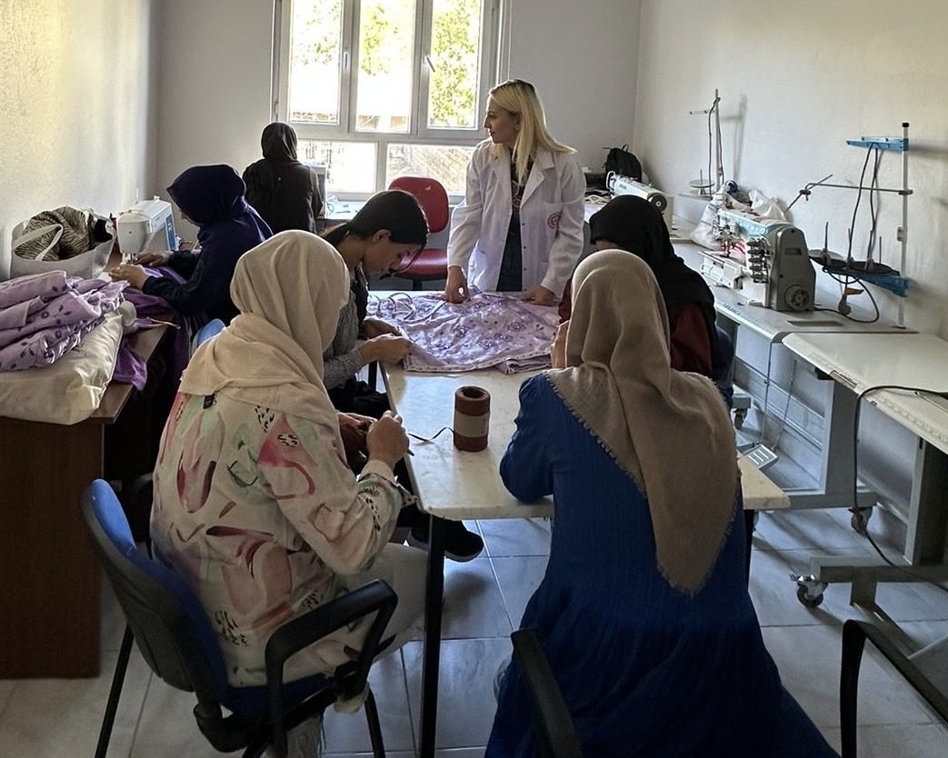 ✍🏻🧶 Farklı birimlerde eğiticilerimiz çeşitli alanlarda eğitimler vermekte olup, kursiyerlerin beceriler edinmesini sağlamaktadır 👫✂️ 

<a href="/tcmeb/">Millî Eğitim Bakanlığı</a> <a href="/nilgunmujdeci/">Nilgün MÜJDECİ</a> <a href="/hasansildak/">Hasan ŞILDAK</a> <a href="/n_kapanoglu/">n_kapanoglu</a> <a href="/siverekmem63/">Siverek İlçe MEM</a> <a href="/sanliurfammem63/">Şanlıurfa İl Milli Eğitim Müdürlüğü</a> <a href="/siverekkaymakam/">SİVEREK KAYMAKAMLIĞI</a>