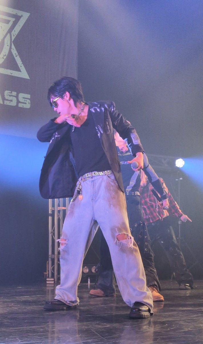 NR0912h's tweet photo. あきくんお誕生日おめでとう！この１年もあきくんがありのままで、幸せな日々を送れますよーに！#DefClass #akey https://t.co/V1VUOhf0iW