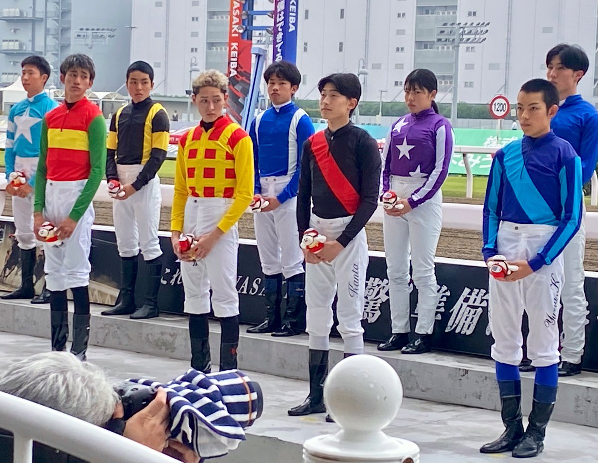 snFW111's tweet image. 去年も雨なYJS川崎🤣

そんで去年の写真とか見比べてたらふと改めて思いました

貫ちゃん
大人になったなぁ〜😳

（やっぱり親戚のオバチャンっぽくなるw）

#谷内貫太 騎手
#YJS 川崎
🐴パーティーキング さま