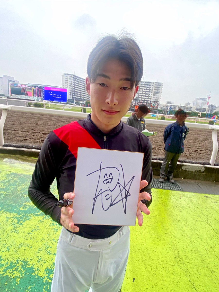 snFW111's tweet image. 去年も雨なYJS川崎🤣

そんで去年の写真とか見比べてたらふと改めて思いました

貫ちゃん
大人になったなぁ〜😳

（やっぱり親戚のオバチャンっぽくなるw）

#谷内貫太 騎手
#YJS 川崎
🐴パーティーキング さま