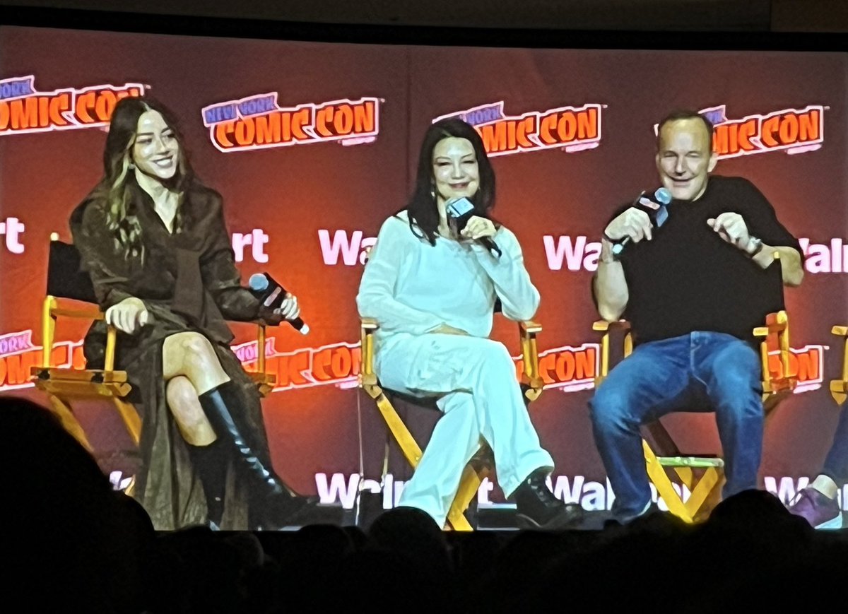 cosmic_marvel's tweet image. ‘AGENTS OF S.H.I.E.L.D.’ stars Chloe Bennet, Ming-Na Wen and Clark Gregg reunite at #NYCC.

(📸: @mollyrockit)