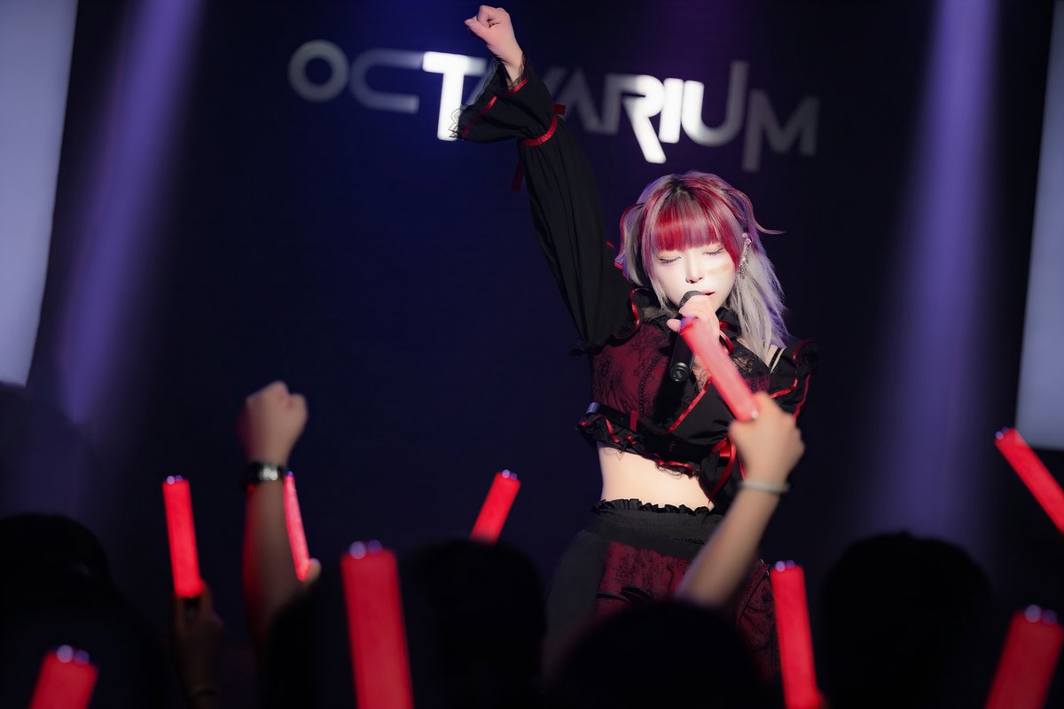 #17Hz.
#Aka
#아까찍은쩨끼