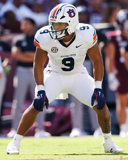 B1GD4VE57's tweet image. Blessed to receive an offer from Auburn❤️