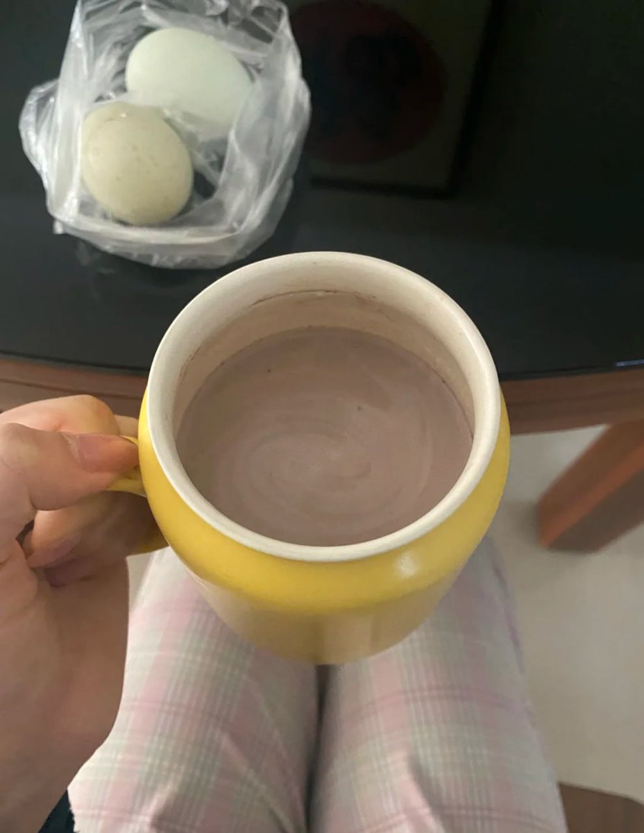 Karen6901's tweet photo. Morning vibes with a cozy cup and calm thoughts
#MorningMood #CozyVibes #ChocoMorning #SimpleJoys #SlowMorning https://t.co/xXqjoNN63x