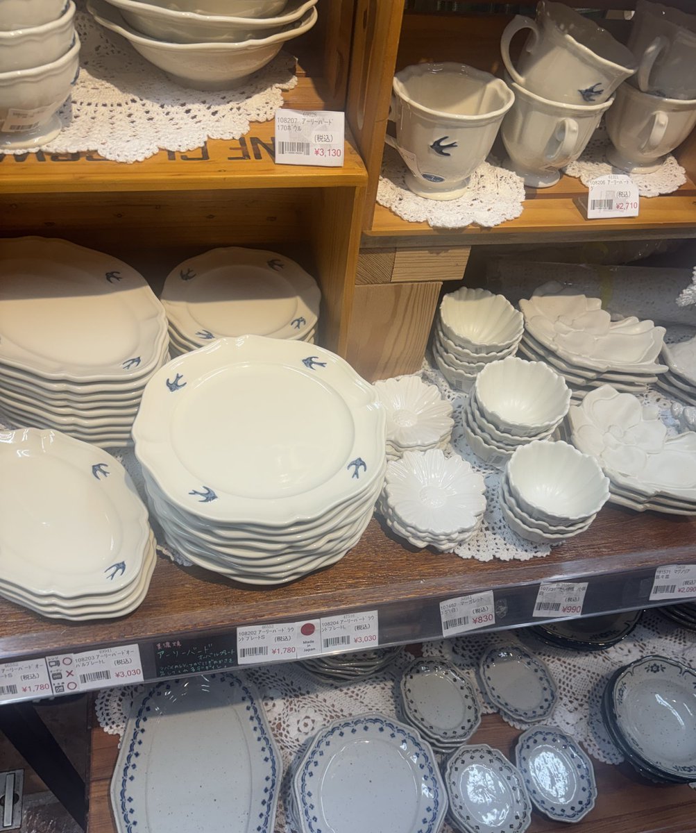 かっぱ橋商店街で見つけた、白い食器の専門店の商品がどれも可愛かったのでシェア🤍🐚🕊️