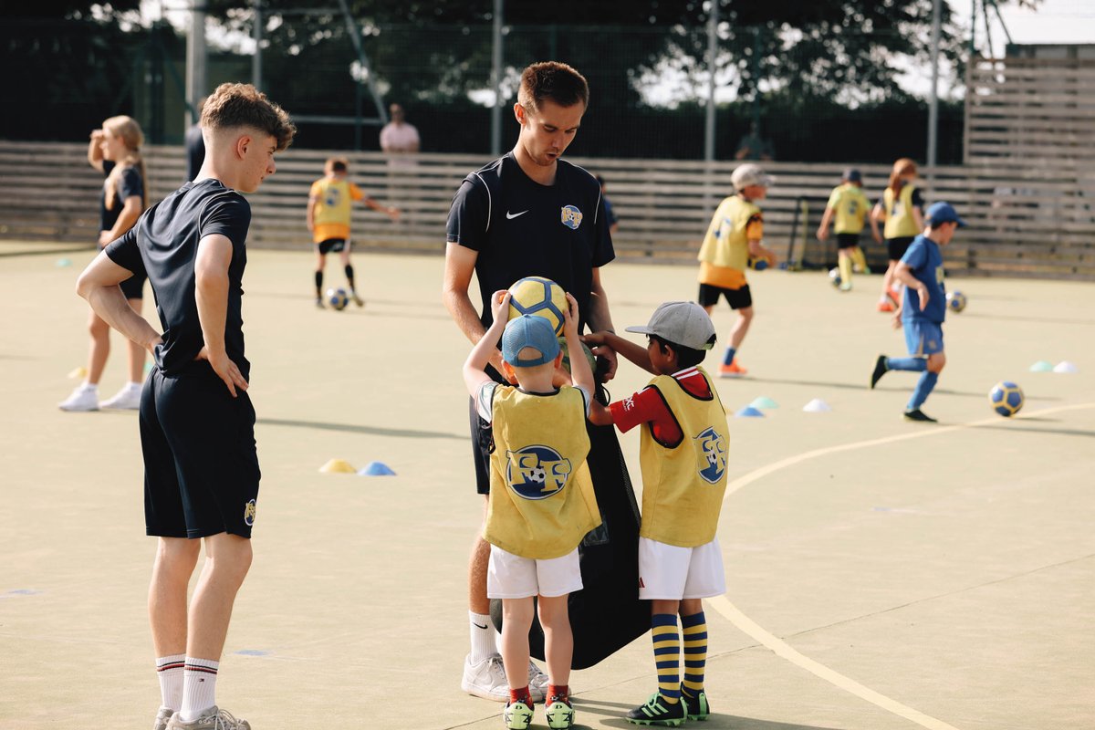 FballFunFactory's tweet image. 💛 KINDNESS MAKES THE GAME BETTER! And that’s why it’s our Word of the Week!⁠
⁠
From high-fiving epic goals and incredible defending, to passing to another child even when the goal was wide open, to helping up players on the other team after a tumble.⁠