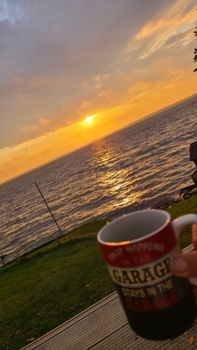 JohnOnLake (@johnsperry6) on Twitter photo Good morning from the lake ❤️
60⁰ this morning. 
Have a good day 😊 🇺🇸 💋 Good morning from the lake ❤️
60⁰ this morning. 
Have a good day 😊 🇺🇸 💋